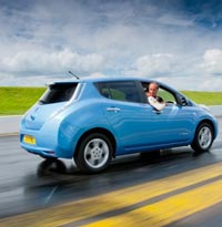 Nissan Leaf va forte anche in... retromarcia!