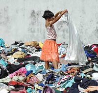 Nel 2012 raccolte in Italia quasi 100.000 tonnellate di vestiti usati