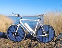 La bici elettrica che si ricarica al sole