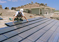 Il tetto solare che produce elettricita' e protegge dalla pioggia