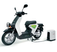 Debutto europeo per EV-neo, lo scooter elettrico di casa Honda