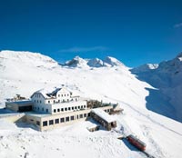 Il Berghotel Muottas Muragl, l'eco rifugio a quota 2.400 metri nel cuore delle Alpi Svizzere