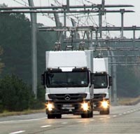 Lungo le autostrade di Los Angeles i camion potranno presto viaggiare a energia elettrica