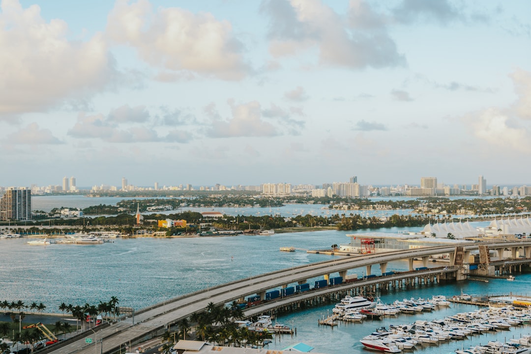 Miami: la baia di Biscayne inghiottita dall'oceano