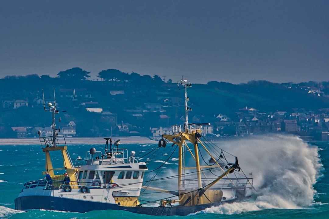 Trump autorizza la pesca commerciale nelle aree protette del Pacifico