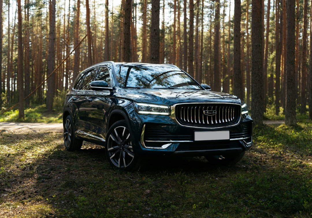 Geely promette ricariche in quattro minuti con colonnine da 2,2 megawatt
