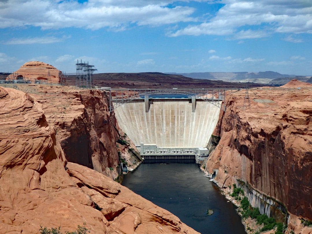 Le dighe americane sull'orlo del collasso: Glen Canyon in crisi