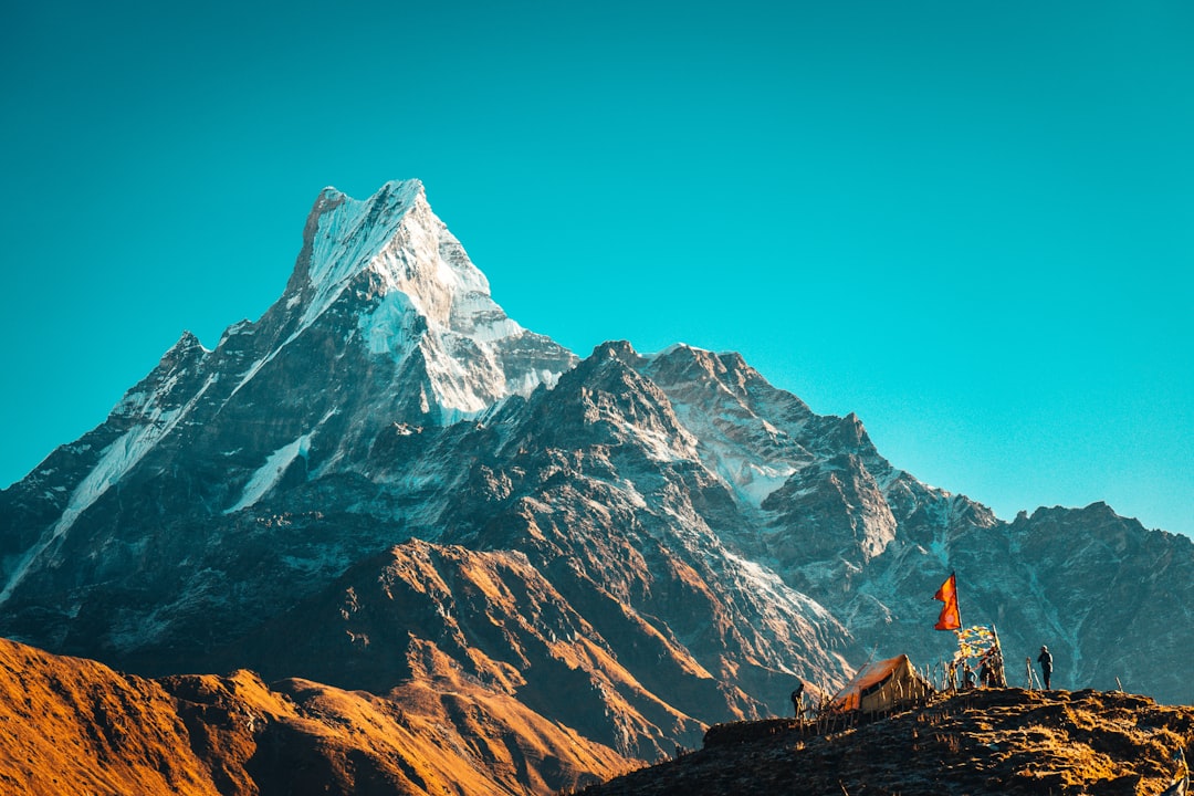 Himalaya in pericolo: il crollo glaciale che ha devastato il Nepal