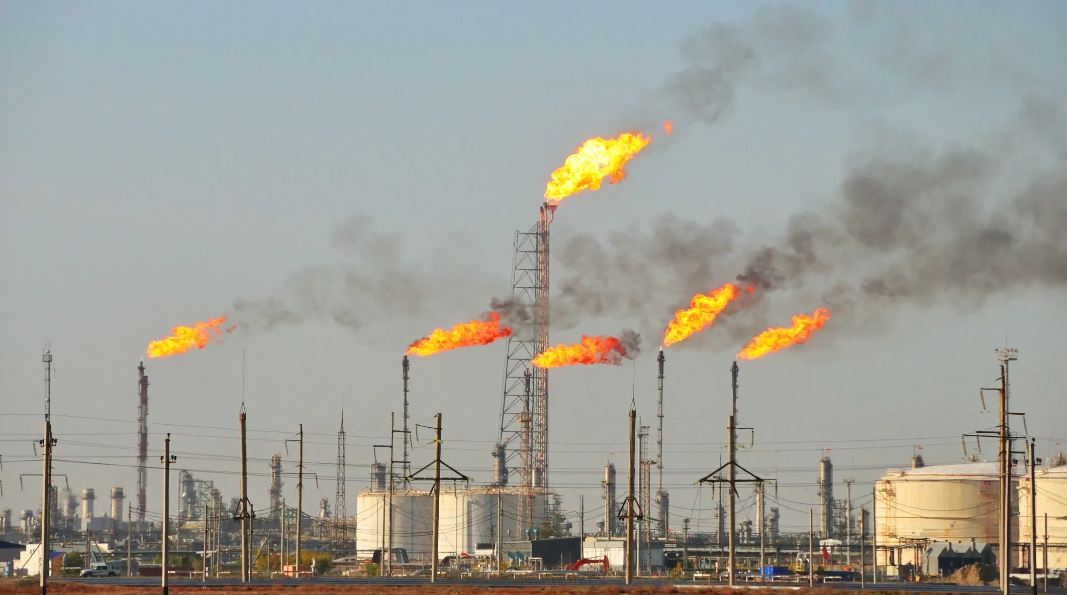 L'IA rischia di far crescere le emissioni da petrolio più di quelle dei data center