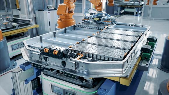 La sfida delle batterie a stato solido: promesse tecniche e scetticismo industriale