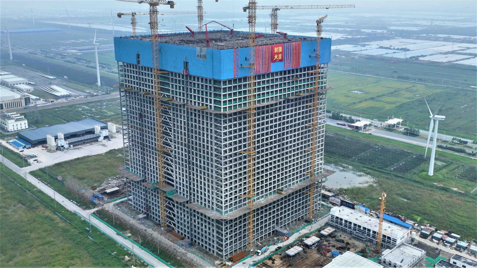 Accumulo gravitazionale: la torre cinese da 148 metri richiede il doppio degli investimenti
