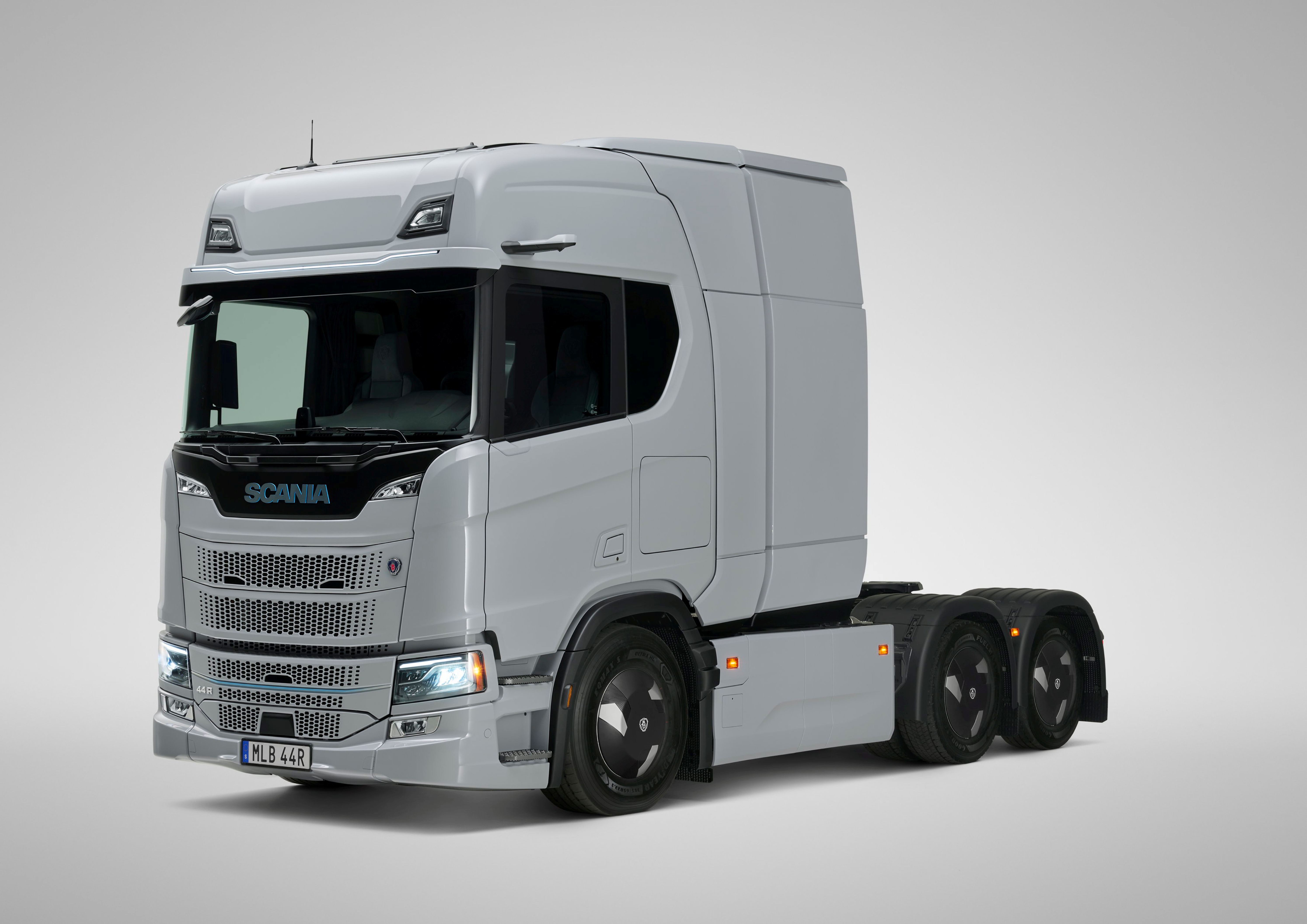 Camion elettrici fino a 720 km con le batterie montate dietro la cabina