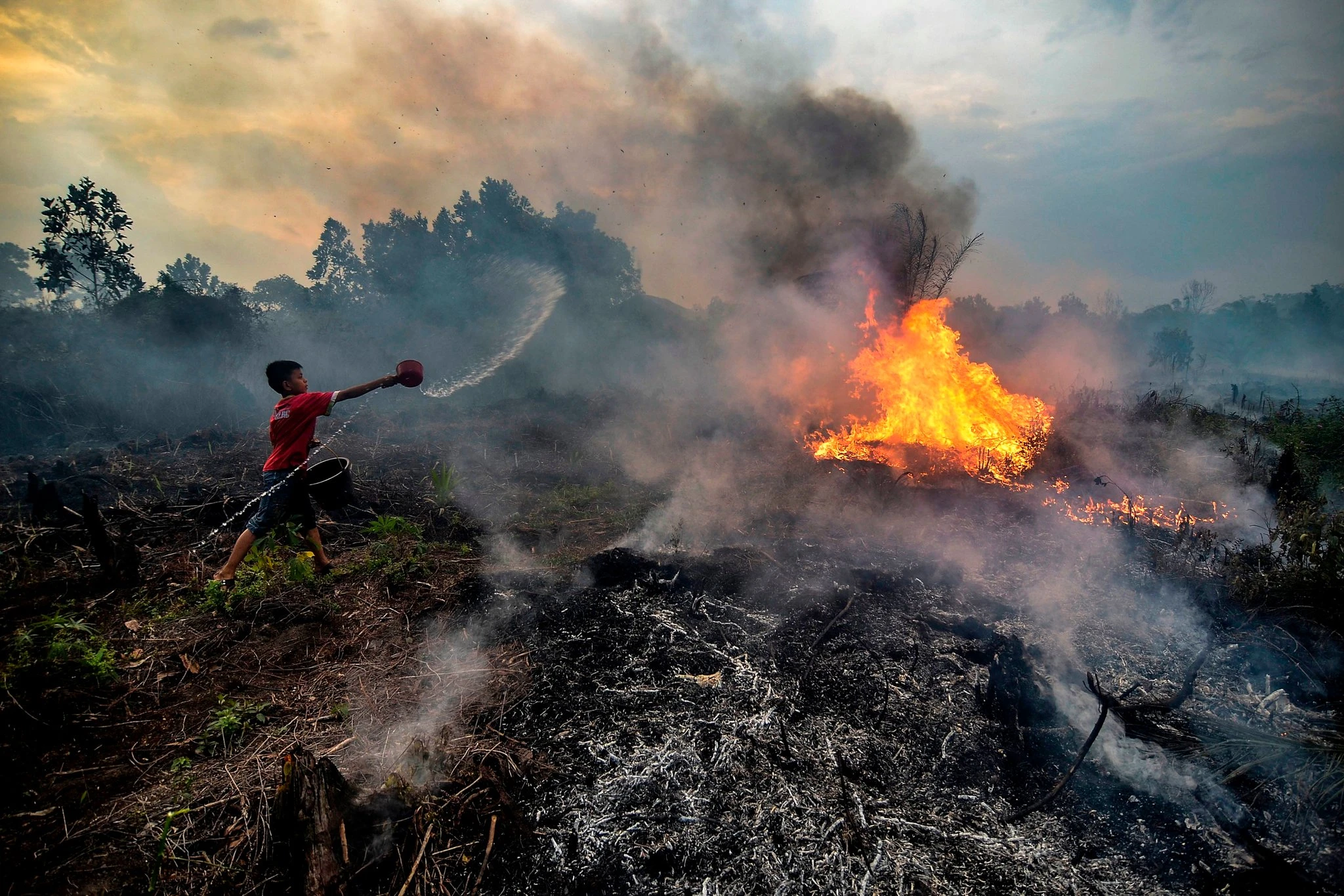 Indonesia, gli incendi di torba hanno già emesso il 10% dei gas serra del 2015