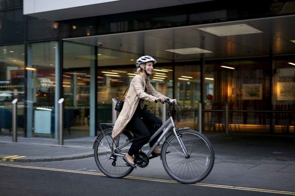 La bicicletta accelera verso il futuro sostenibile