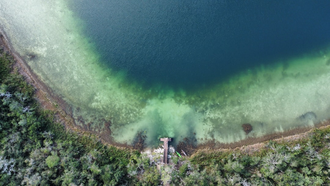 Le difese costiere al collasso: un'altra riserva naturale in pericolo in Inghilterra