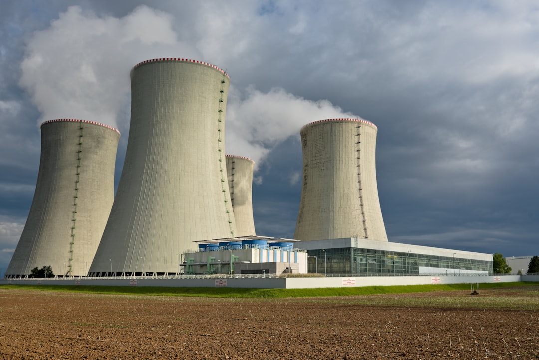 Nucleare, gas, eolico e solare: come le ondate di calore mettono alla prova ogni fonte elettrica