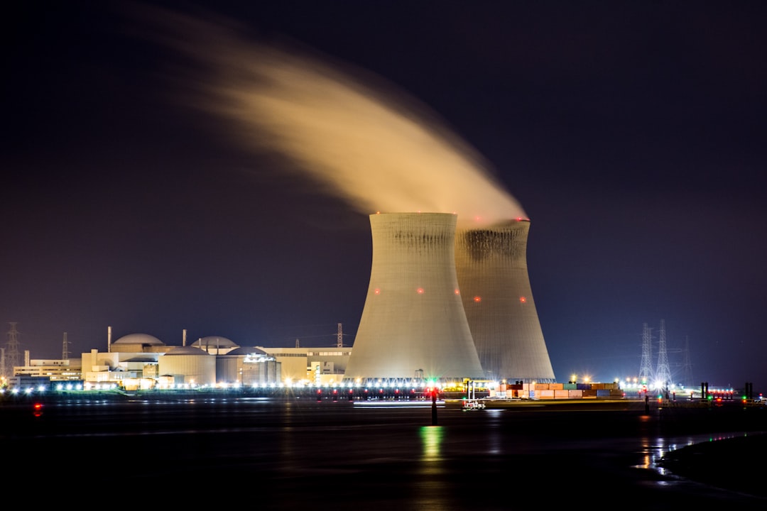 La Francia spegne tre reattori nucleari: i fiumi sono troppo caldi per raffreddarli