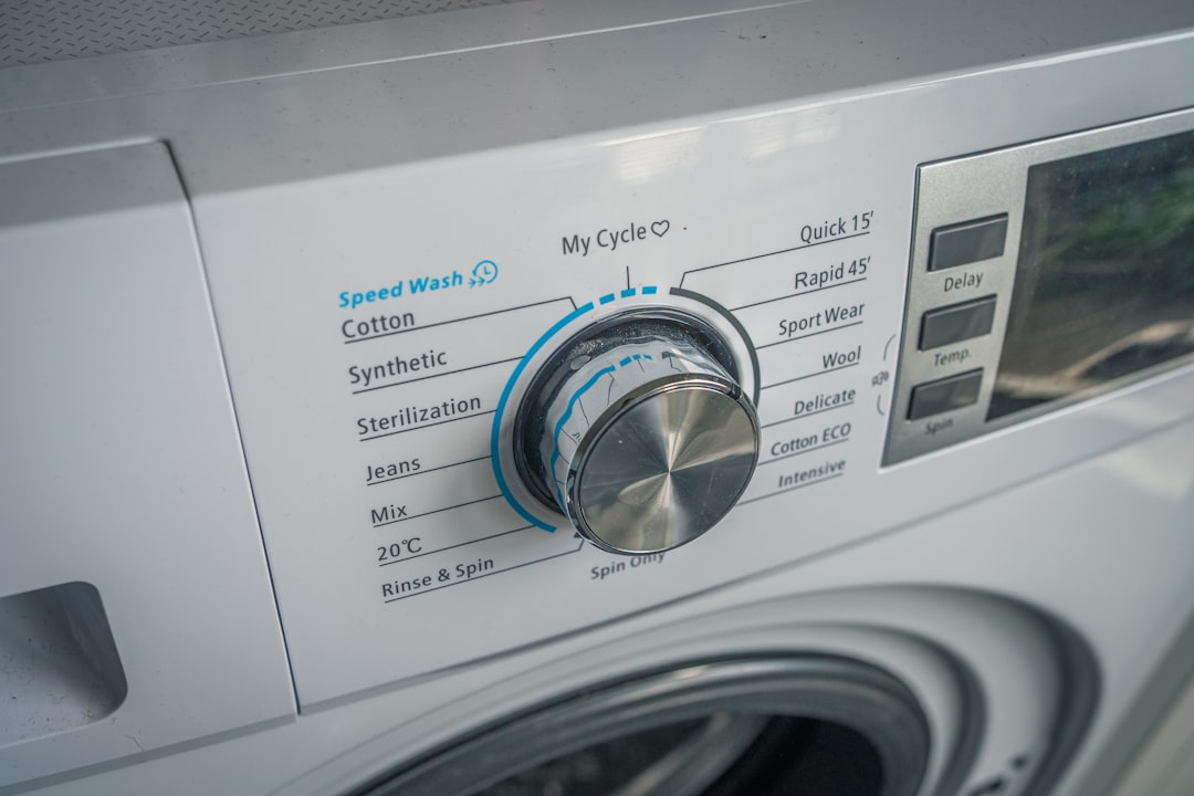 Lavare i vestiti a basse temperature non significa lavare peggio