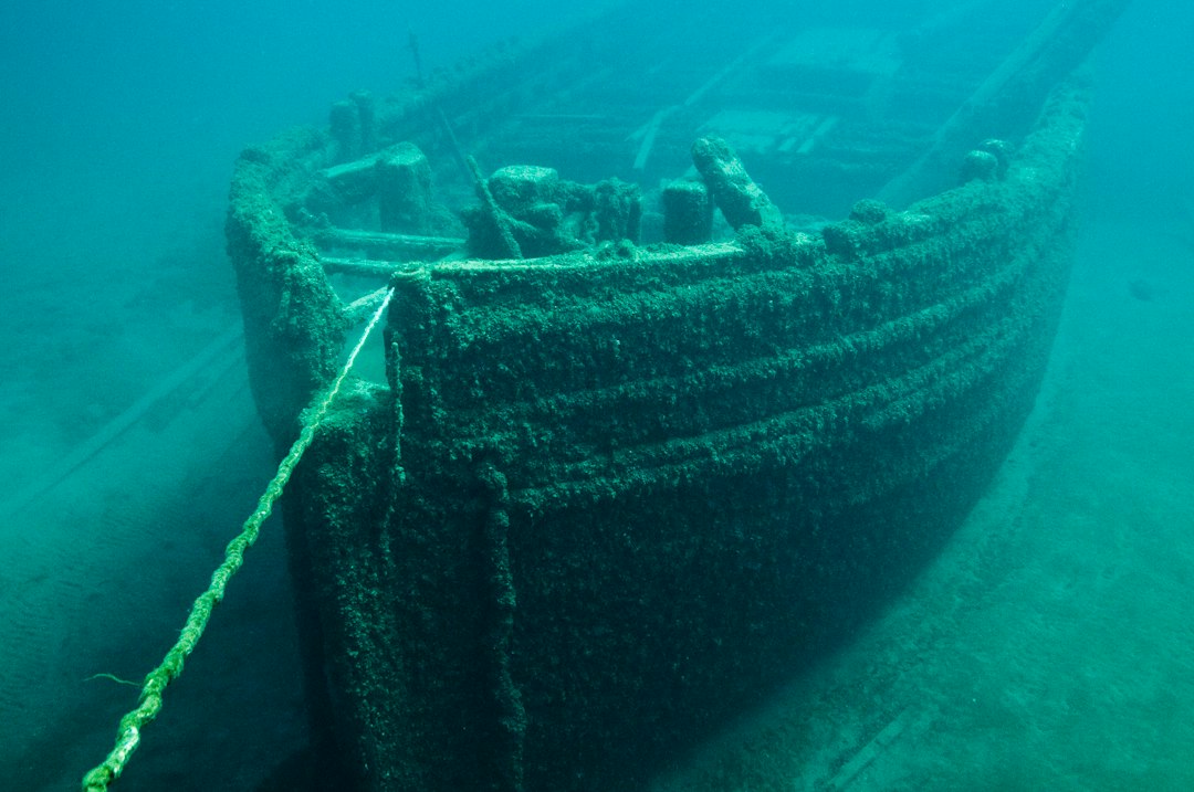 Detriti marini giganti, quattro tecniche per rimuovere reti, relitti e moli